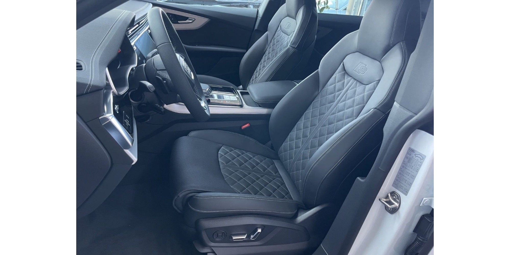 Audi Q8 55 TFSI quattro | Elegance and Power