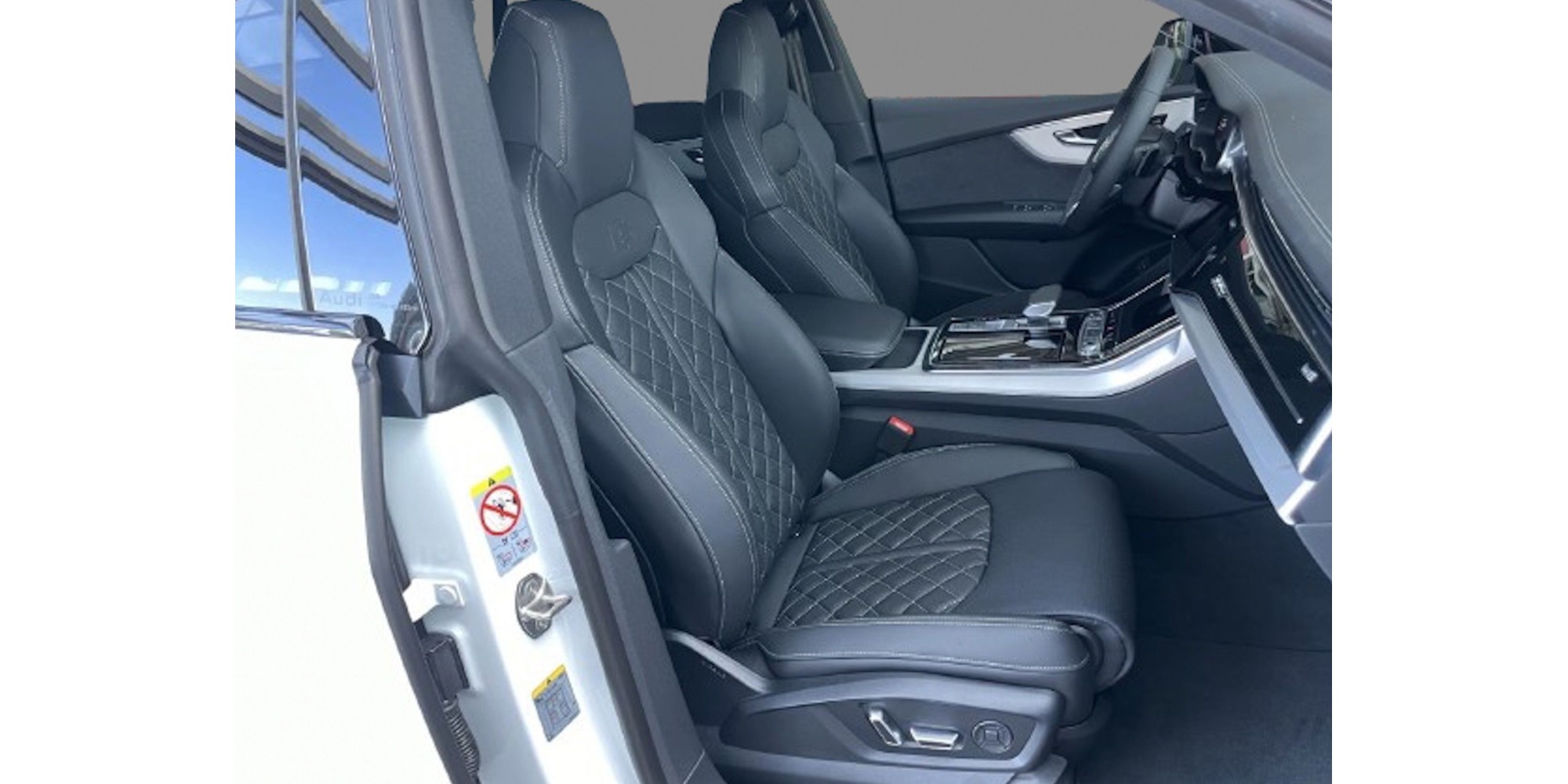 Audi Q8 55 TFSI quattro | Elegance and Power