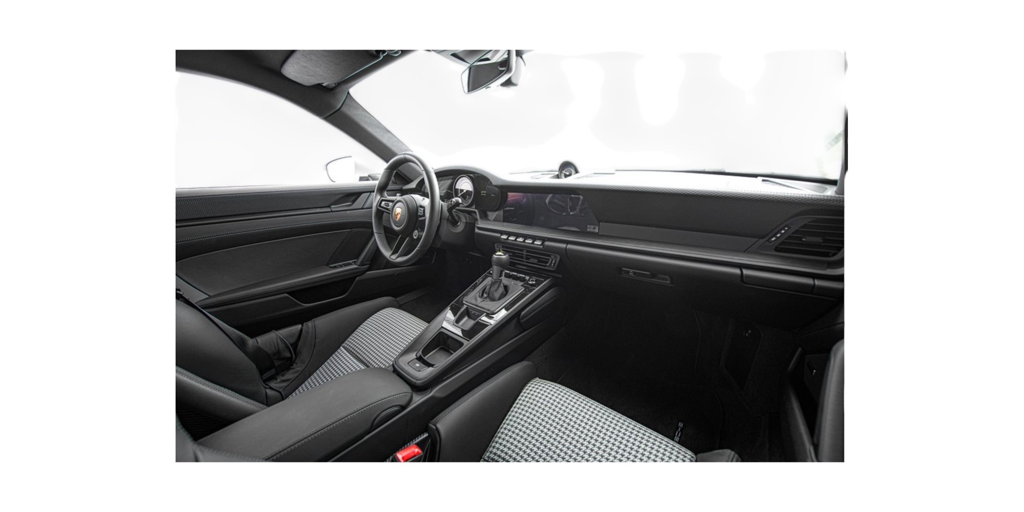 Porsche 911 992 GT3 Touring – Pure Driving Passion