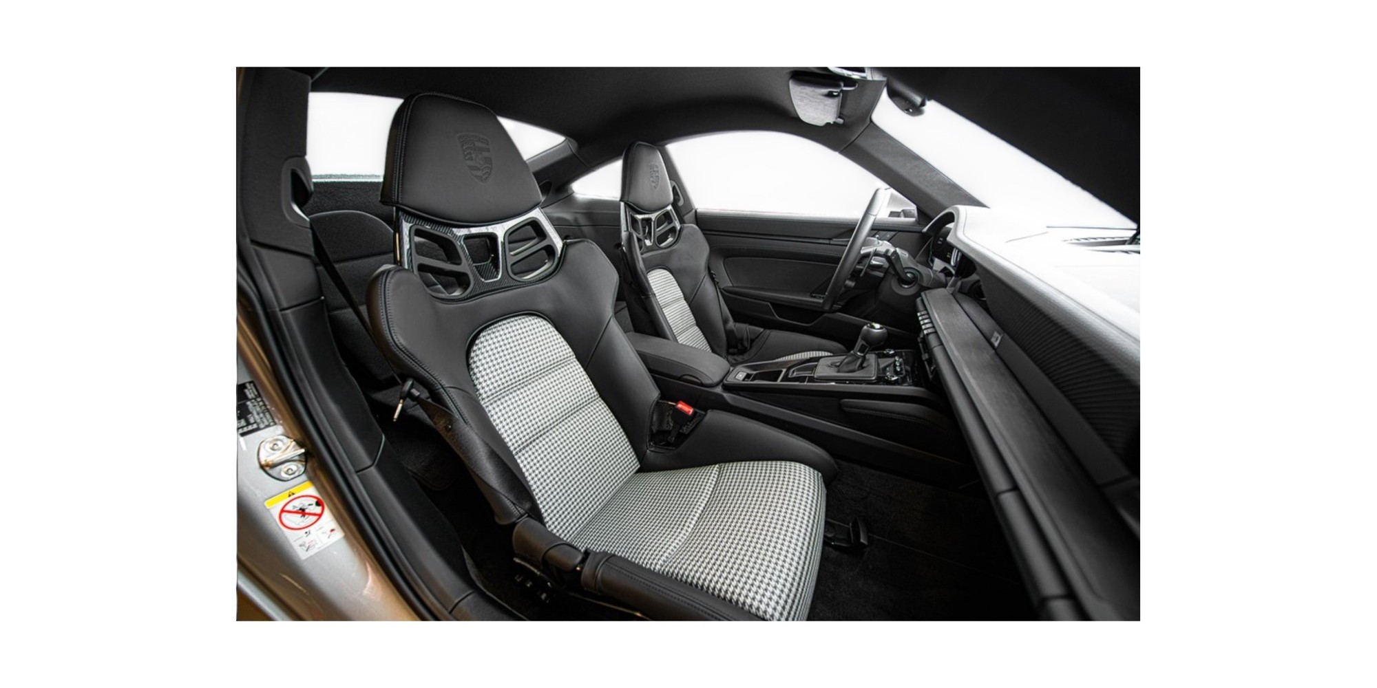 Porsche 911 992 GT3 Touring – Pure Driving Passion