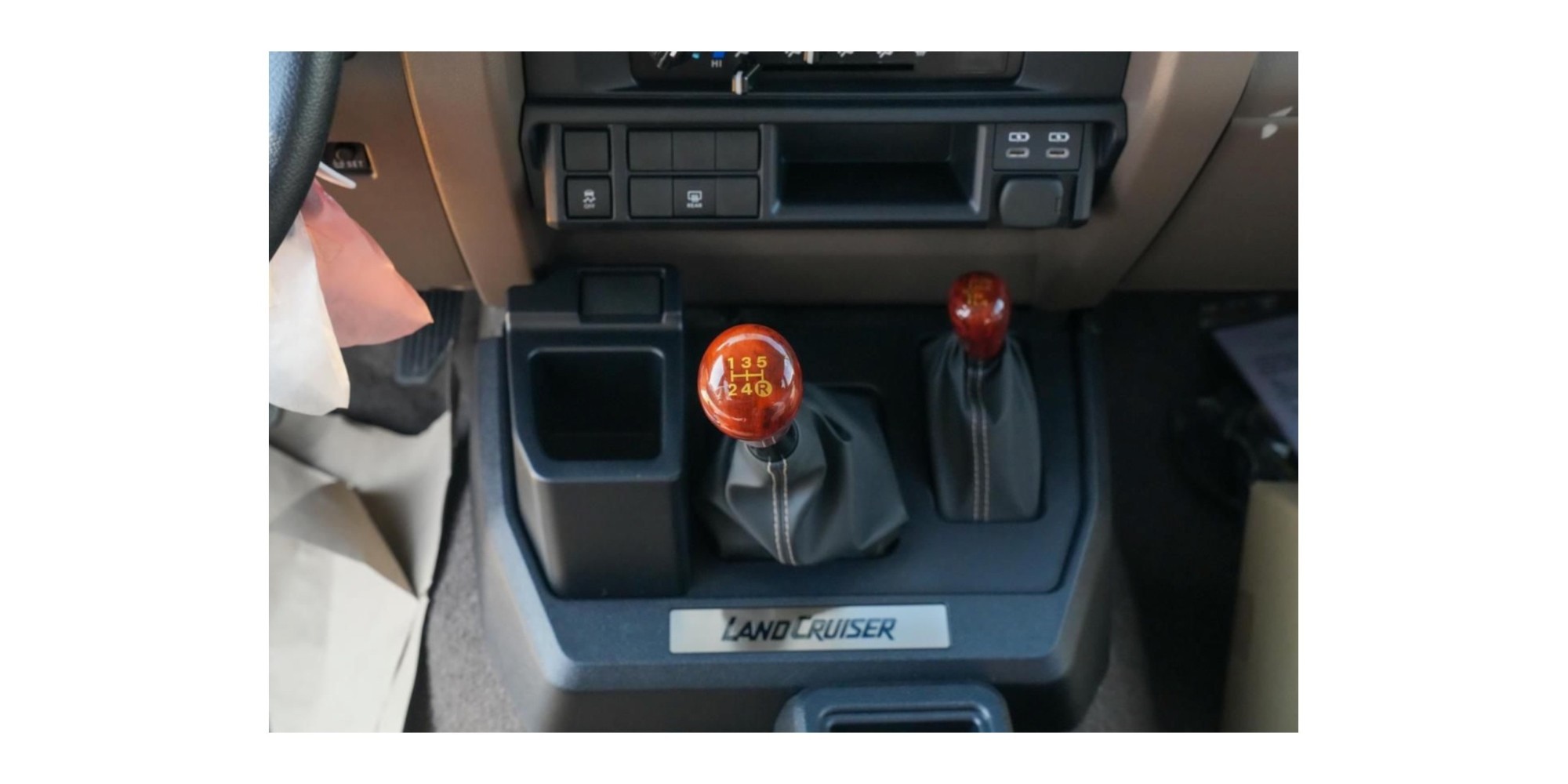 Toyota Land Cruiser 76 G-Grade 4x4 | Modena Motors