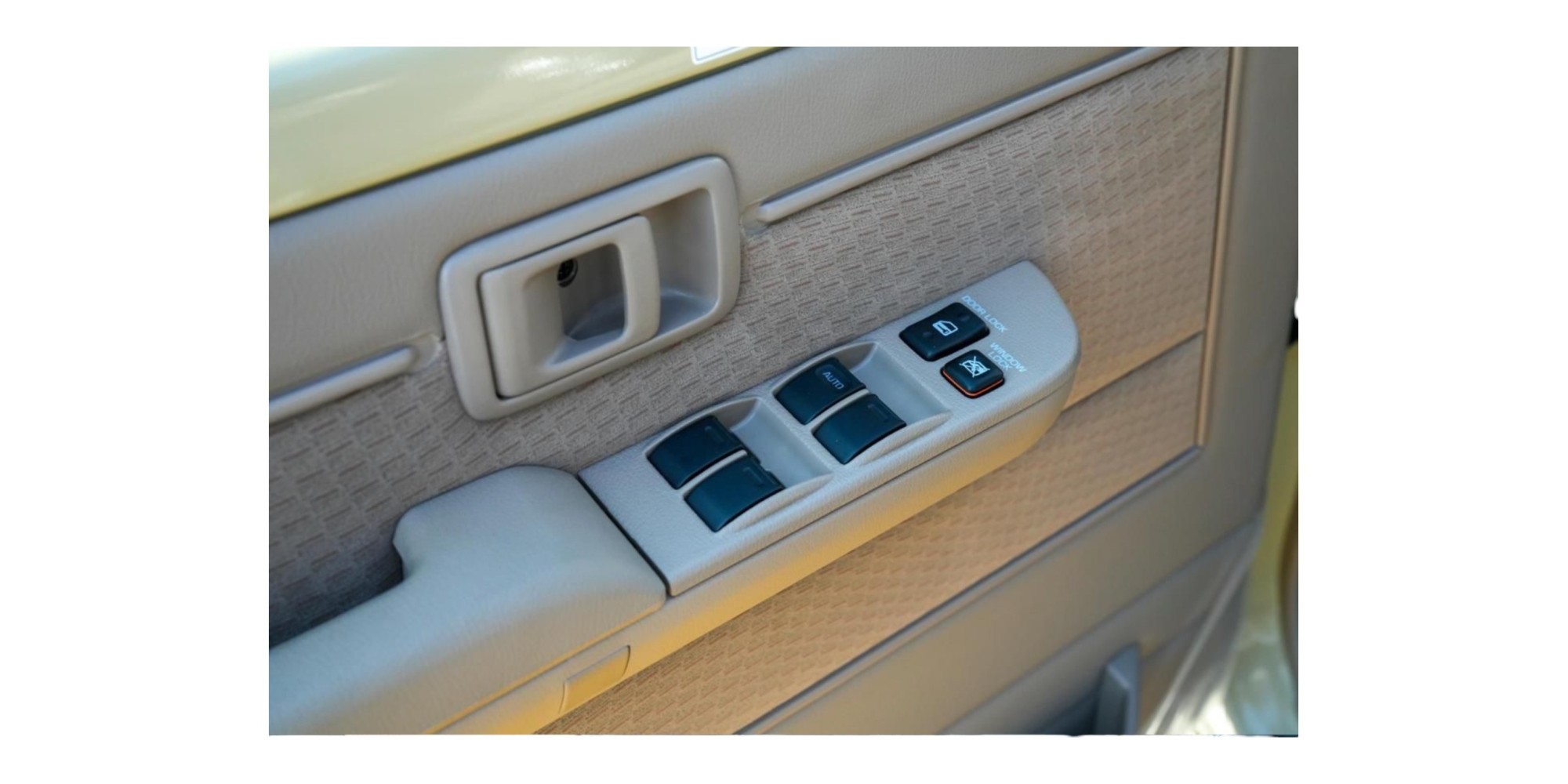 Toyota Land Cruiser 76 G-Grade 4x4 | Modena Motors