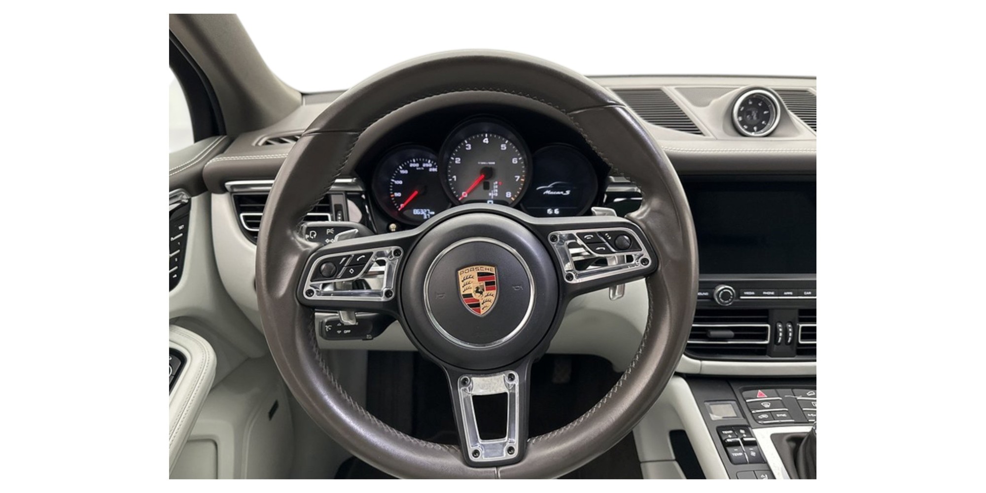 Porsche Macan S – Power & Elegance on Every Drive