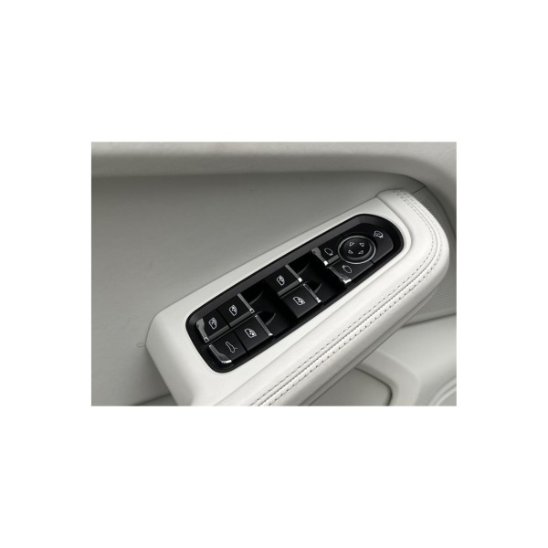 Porsche Macan S – Power & Elegance on Every Drive