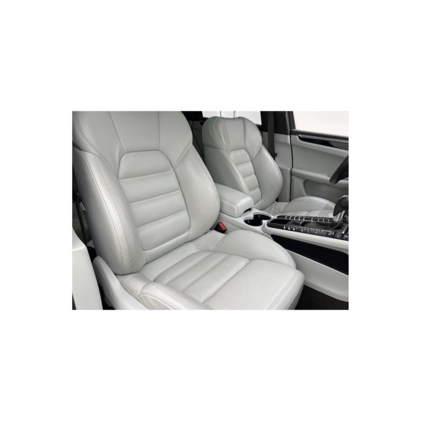 Porsche Macan S – Power & Elegance on Every Drive