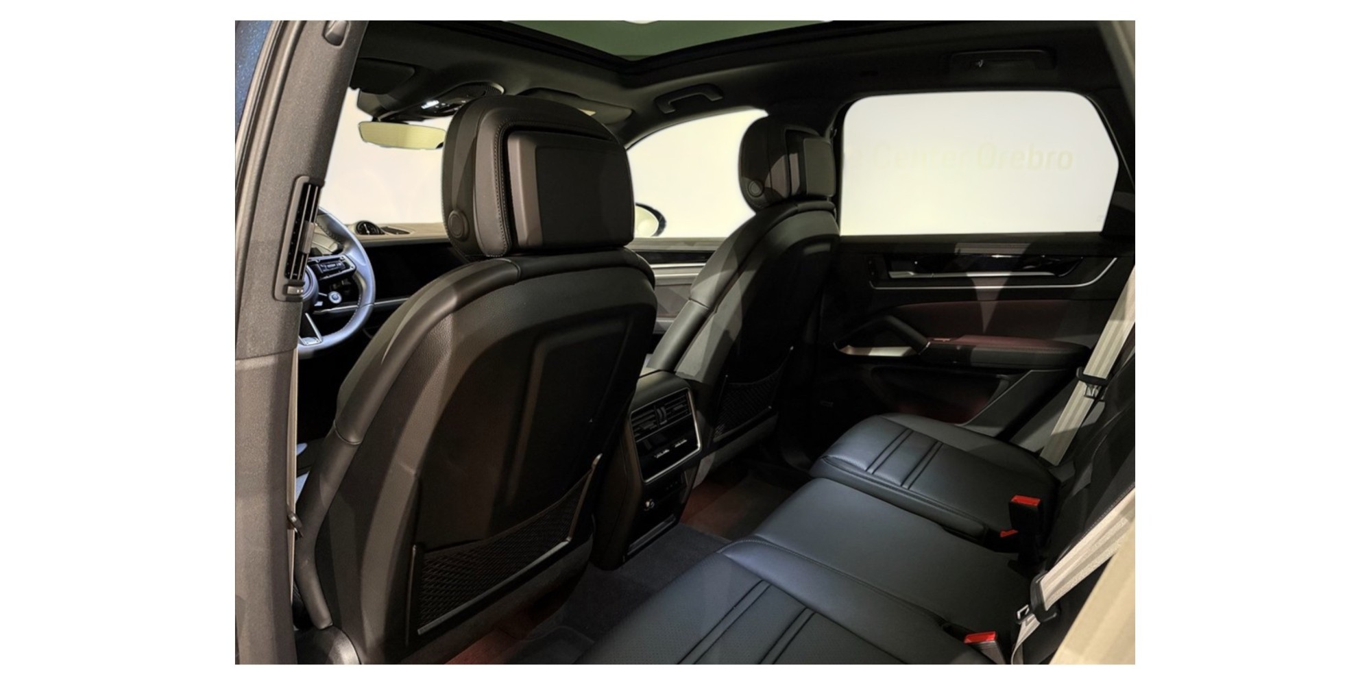 Porsche Cayenne S E-Hybrid – Power Meets Green Efficiency!