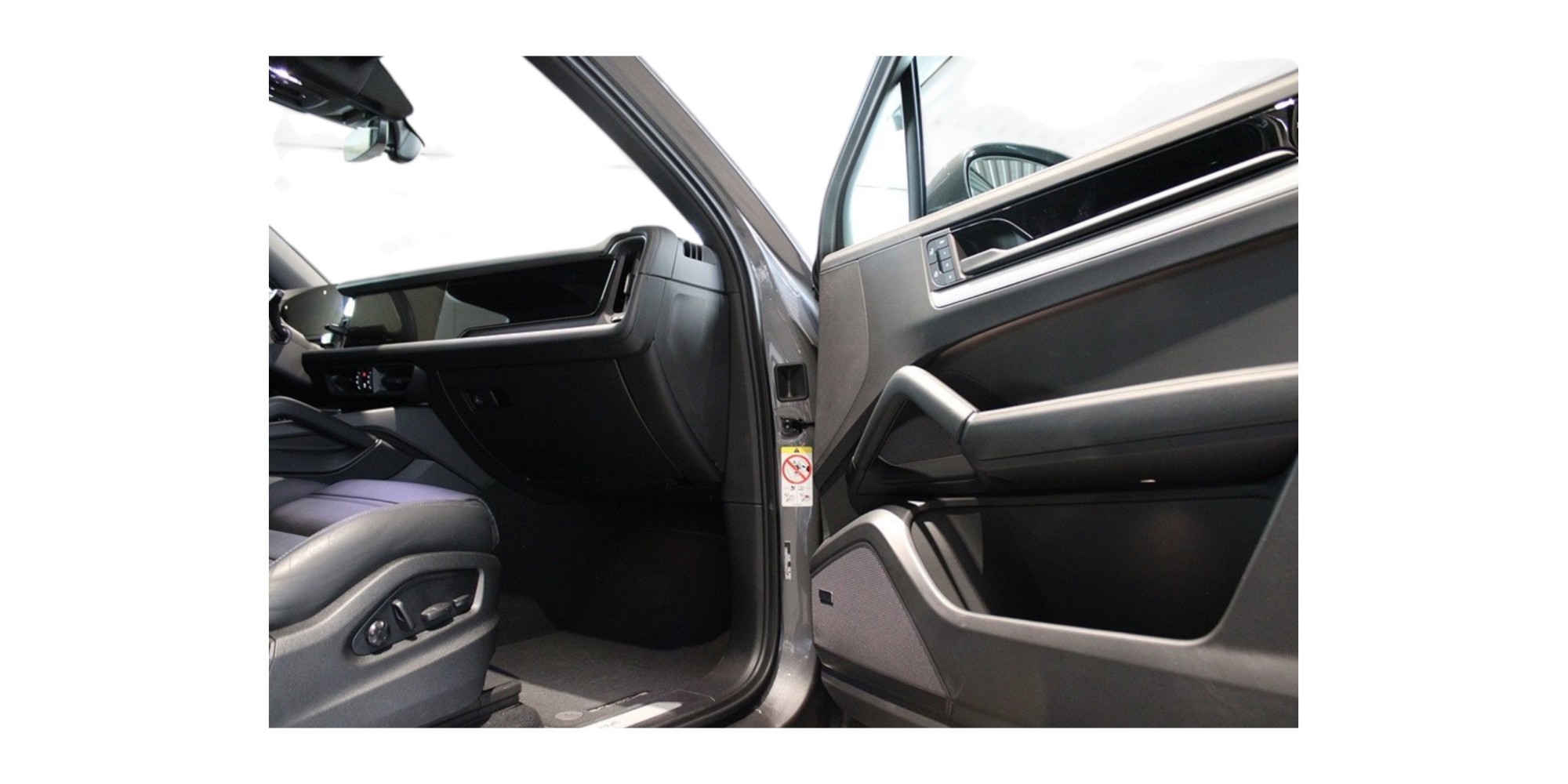 Porsche Cayenne E-Hybrid Luxury SUV – Modena Motors GmbH