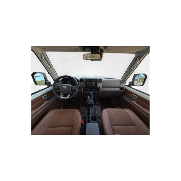 Toyota Land Cruiser 76 AT Luxury | Modena Motors