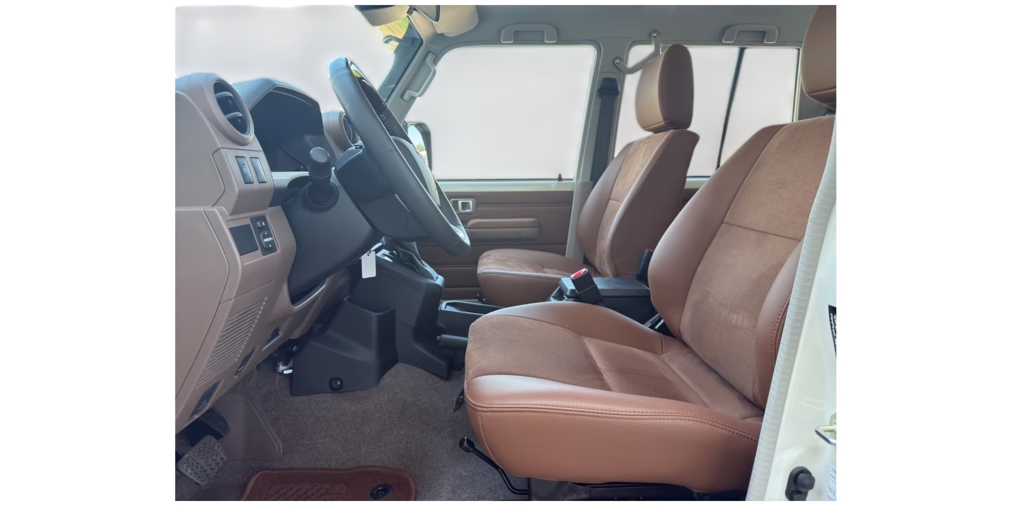 Toyota Land Cruiser 76 AT Luxury | Modena Motors