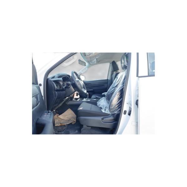 Toyota Hilux Double Cabin 2.4L DLX G