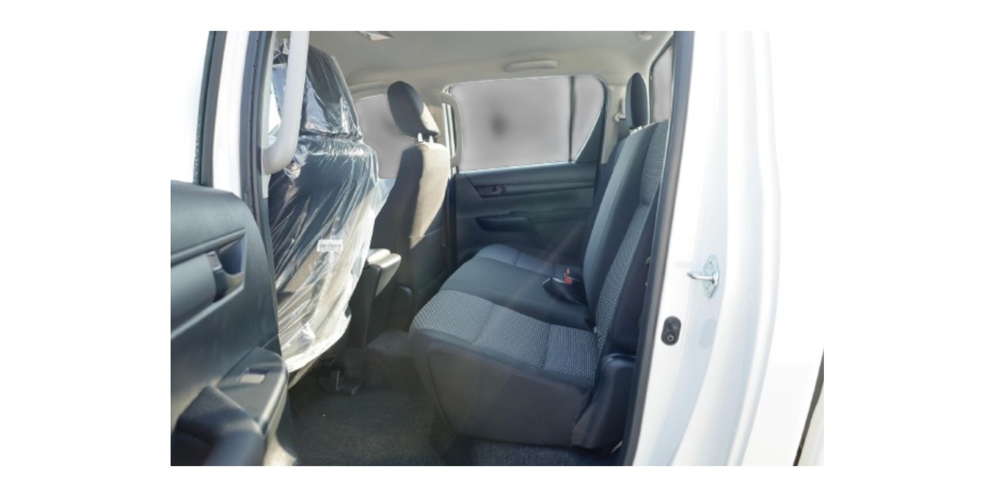 Toyota Hilux Double Cabin 2.4L DLX G