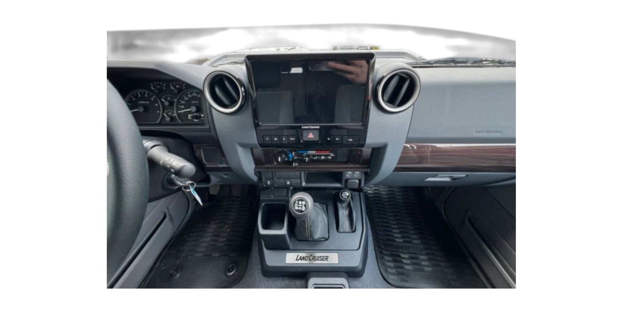 Toyota Land Cruiser 76 AT Luxury | Modena Motors