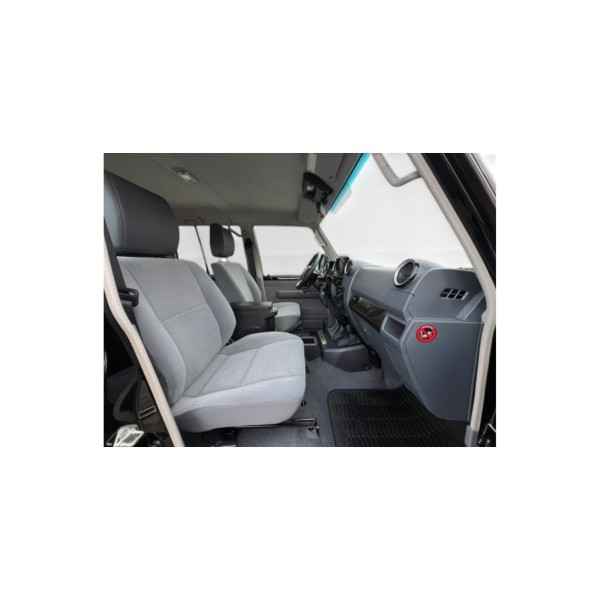 Toyota Land Cruiser 76 AT Luxury | Modena Motors