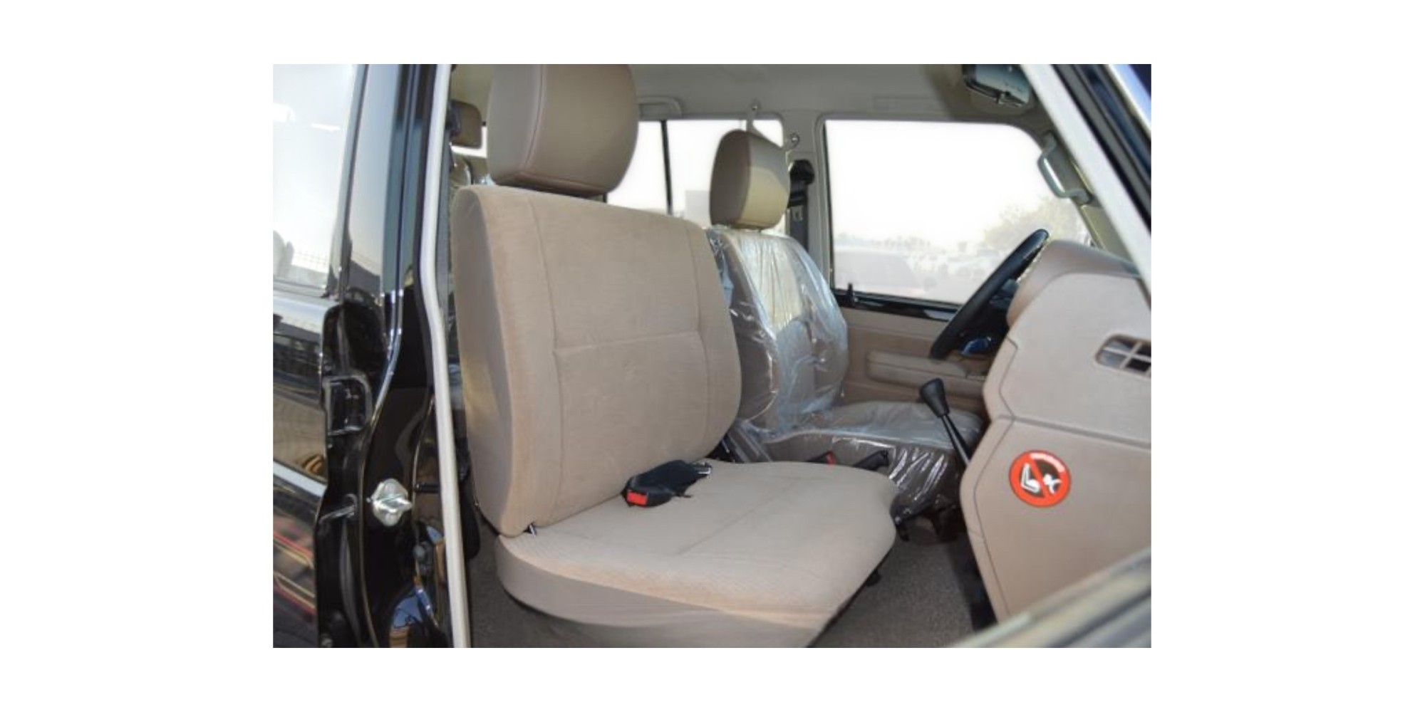 Toyota Land Cruiser 76 AT Luxury | Modena Motors