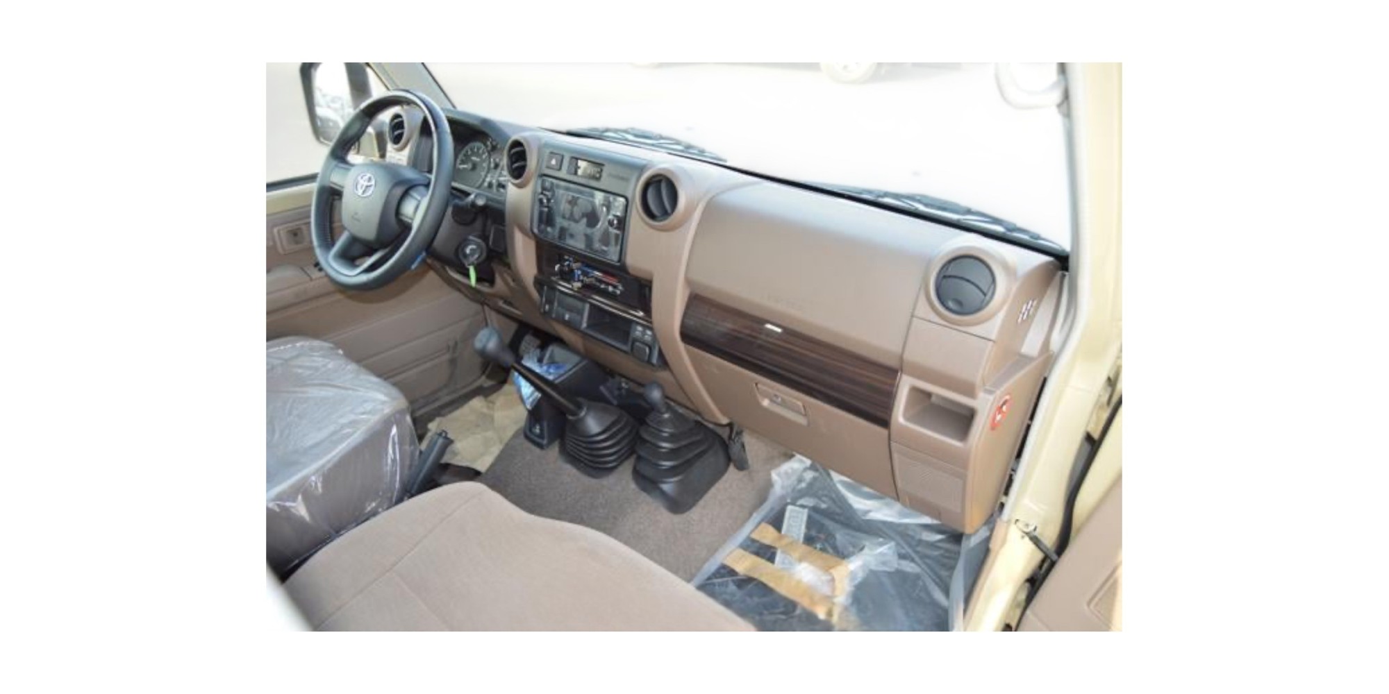 Toyota Land Cruiser 76 AT Luxury | Modena Motors