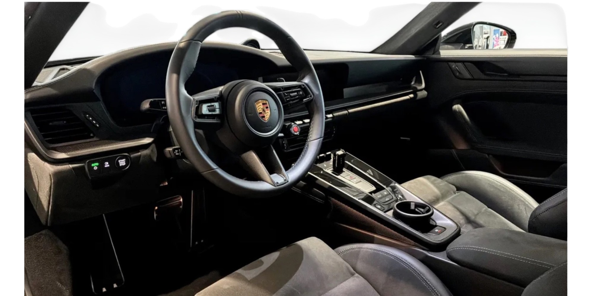 Porsche 911 992.2 Carrera 4 GTS - Open-Air Sportscar Excellence