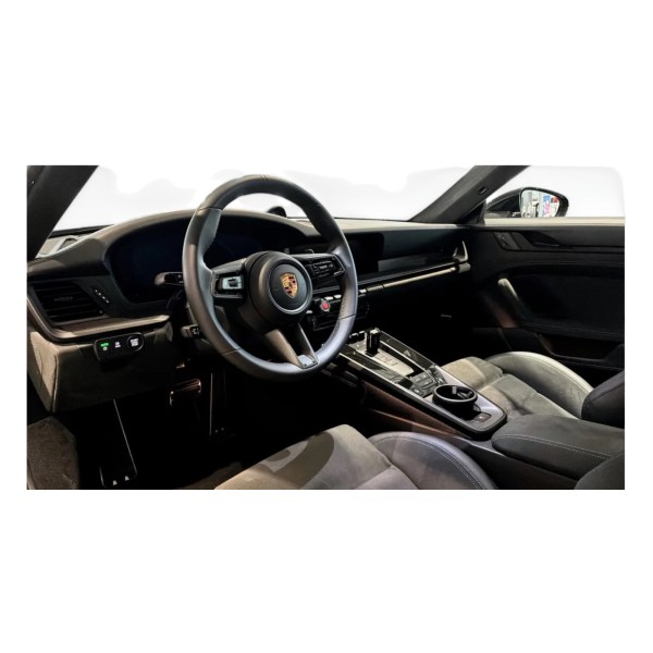 Porsche 911 992.2 Carrera 4 GTS - Open-Air Sportscar Excellence