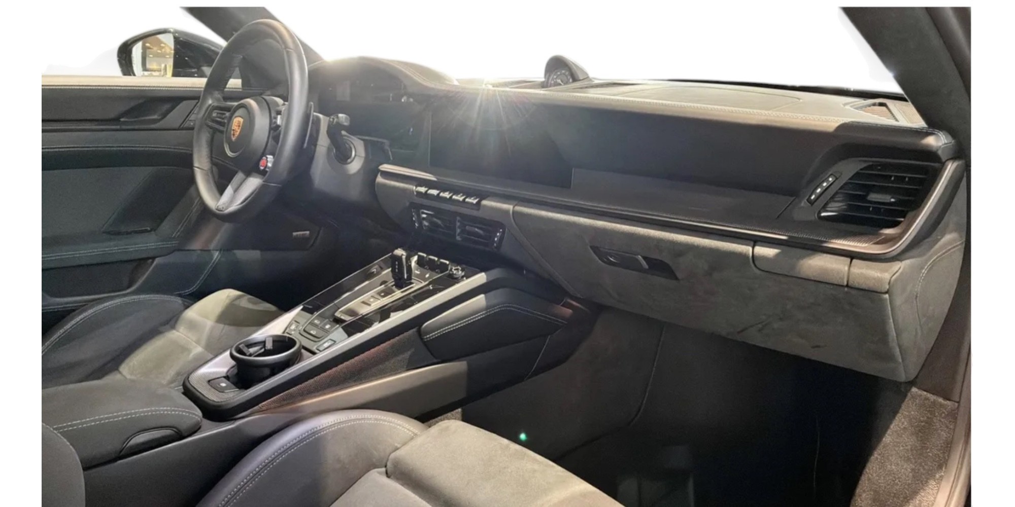 Porsche 911 992.2 Carrera 4 GTS - Open-Air Sportscar Excellence