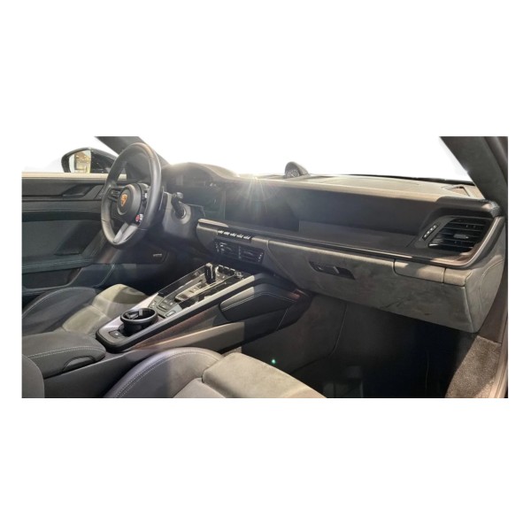 Porsche 911 992.2 Carrera 4 GTS - Open-Air Sportscar Excellence