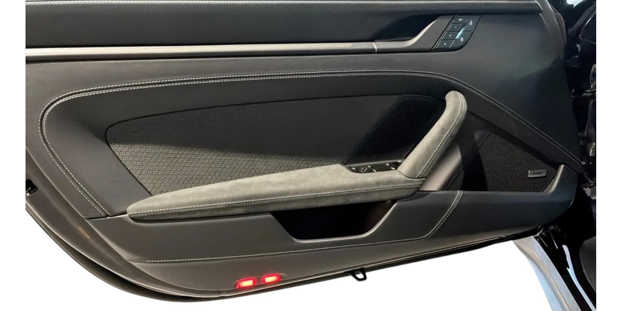 Porsche 911 992.2 Carrera 4 GTS - Open-Air Sportscar Excellence