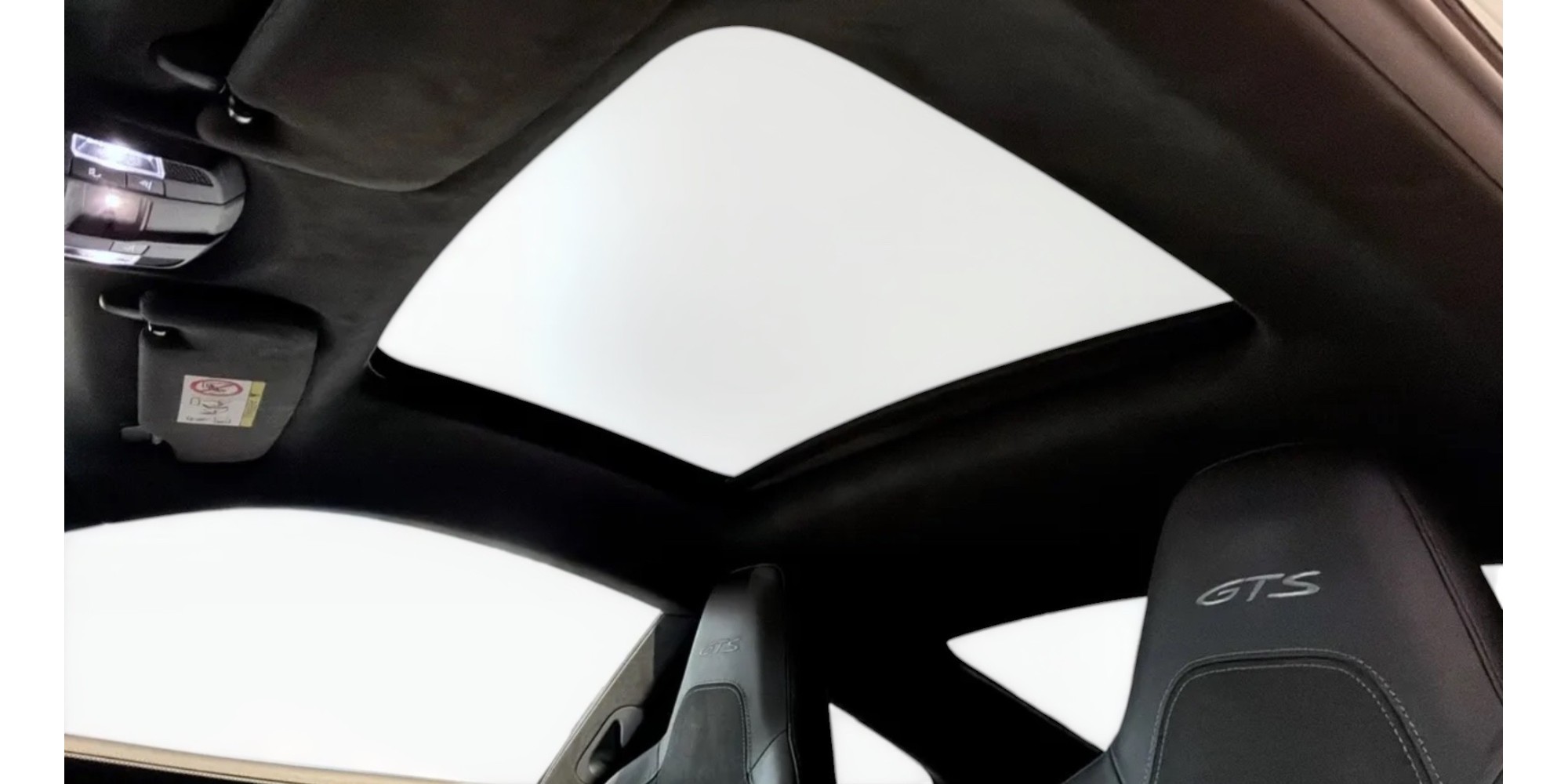 Porsche 911 992.2 Carrera 4 GTS - Open-Air Sportscar Excellence