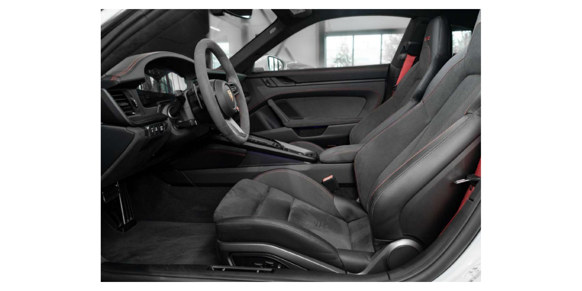 Porsche 911 992.2 Carrera 4 GTS - Open-Air Sportscar Excellence