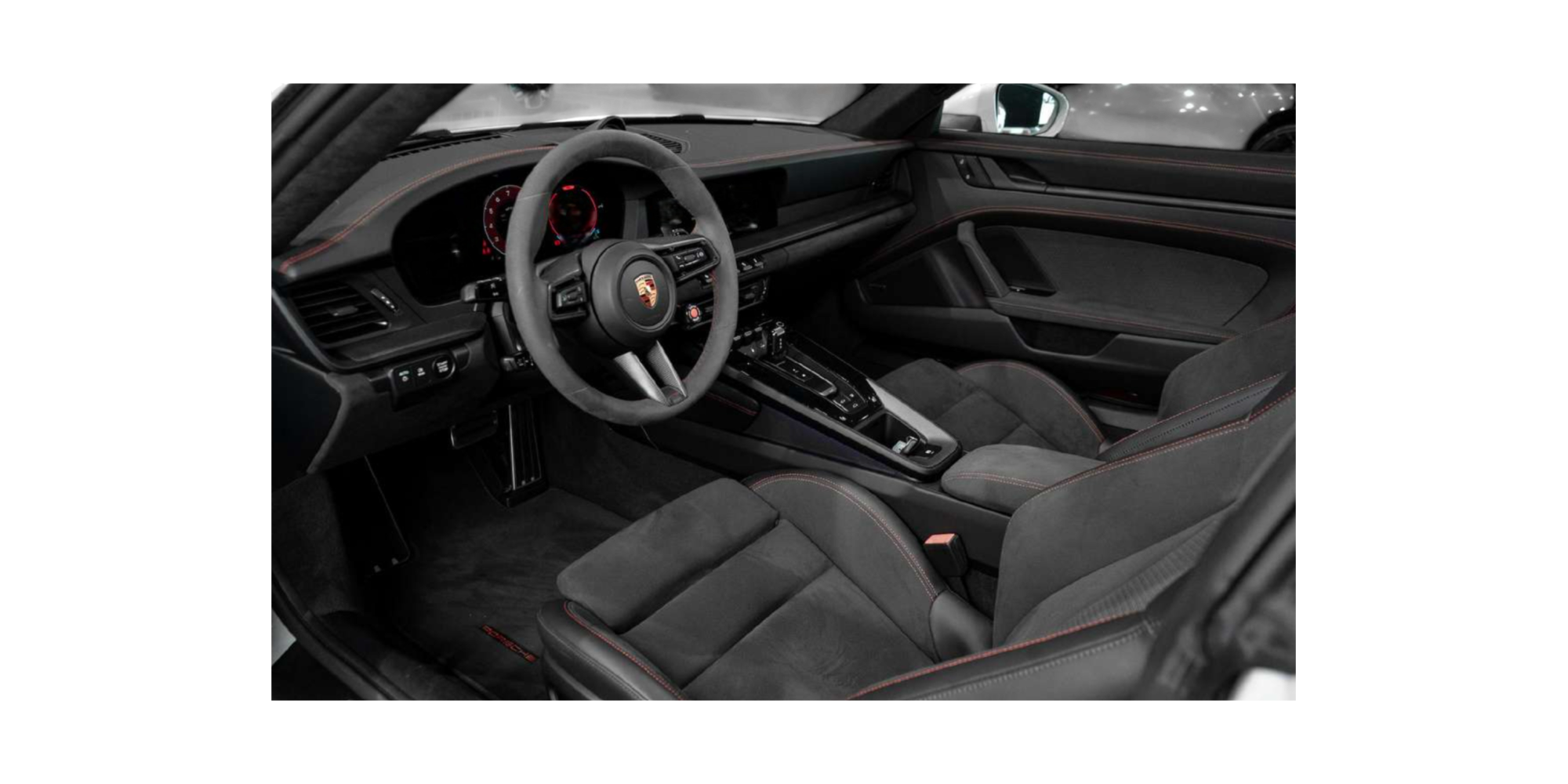 Porsche 911 992.2 Carrera 4 GTS - Open-Air Sportscar Excellence