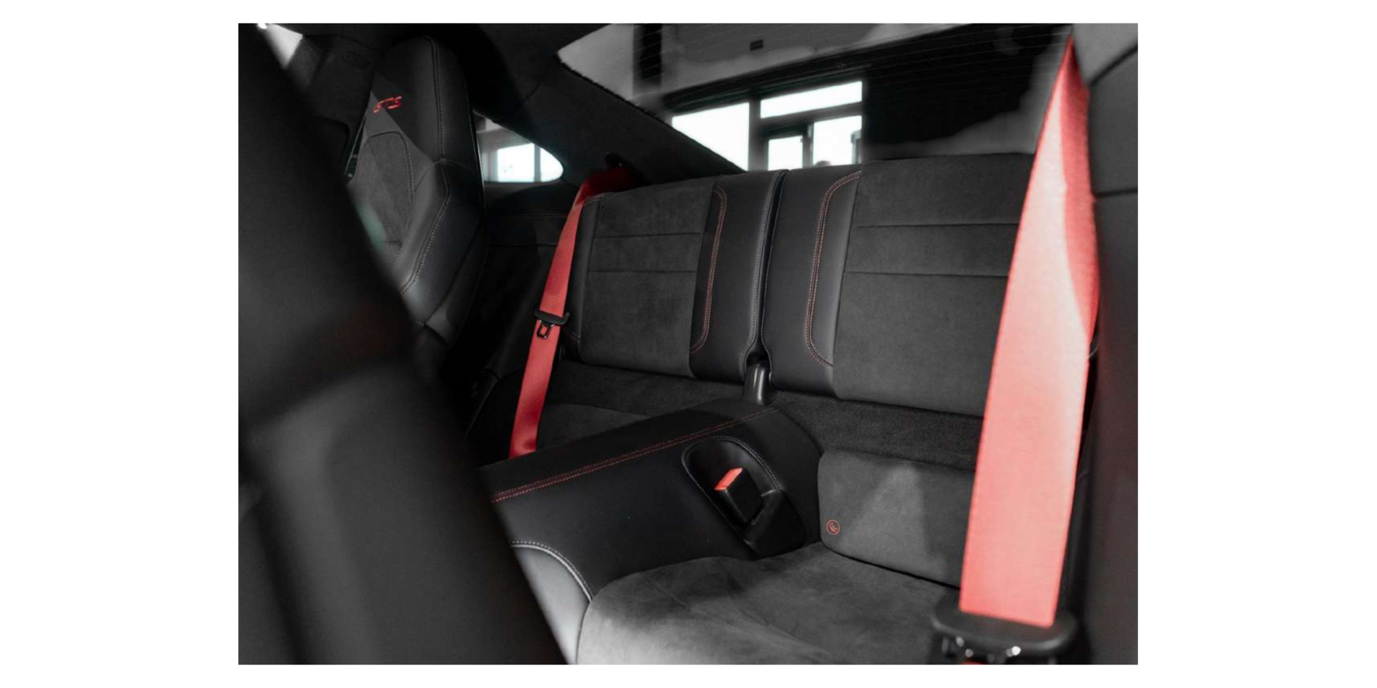 Porsche 911 992.2 Carrera 4 GTS - Open-Air Sportscar Excellence