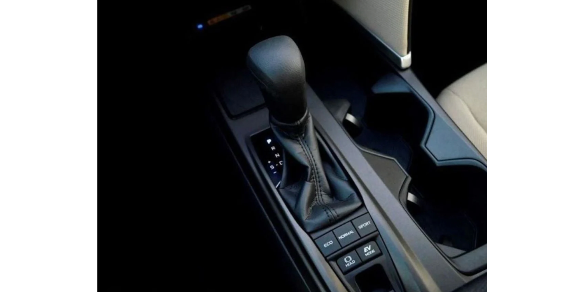 Toyota Camry 2.5 Hybrid AT Modena Motors GmbH