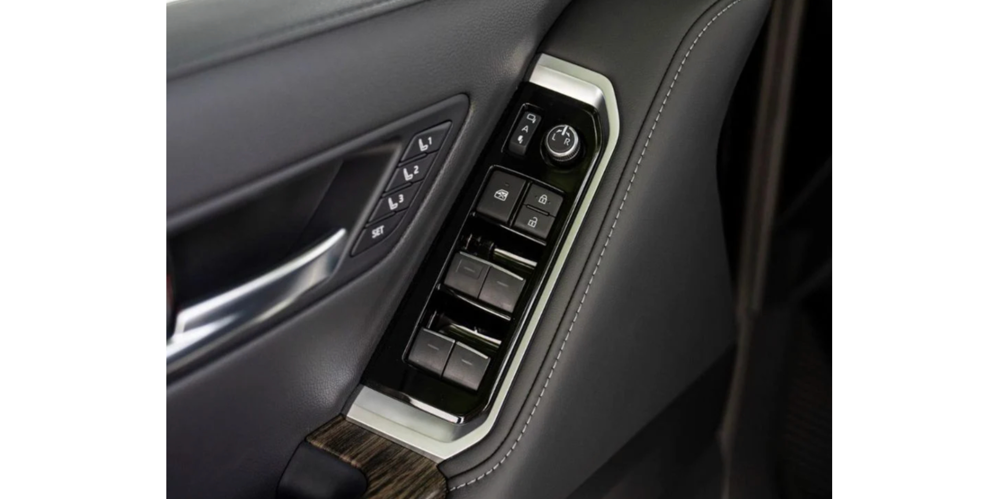 Toyota Land Cruiser 300 VXR V6 3.3L 7 Seats Modena Motors