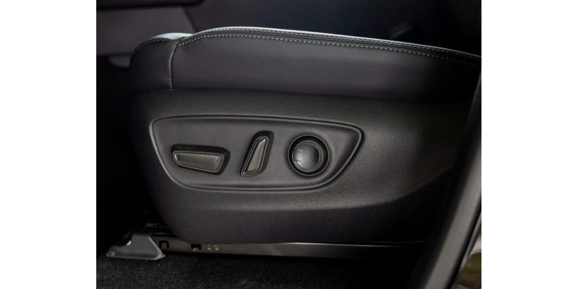 Toyota Land Cruiser 300 VXR V6 3.3L 7 Seats Modena Motors