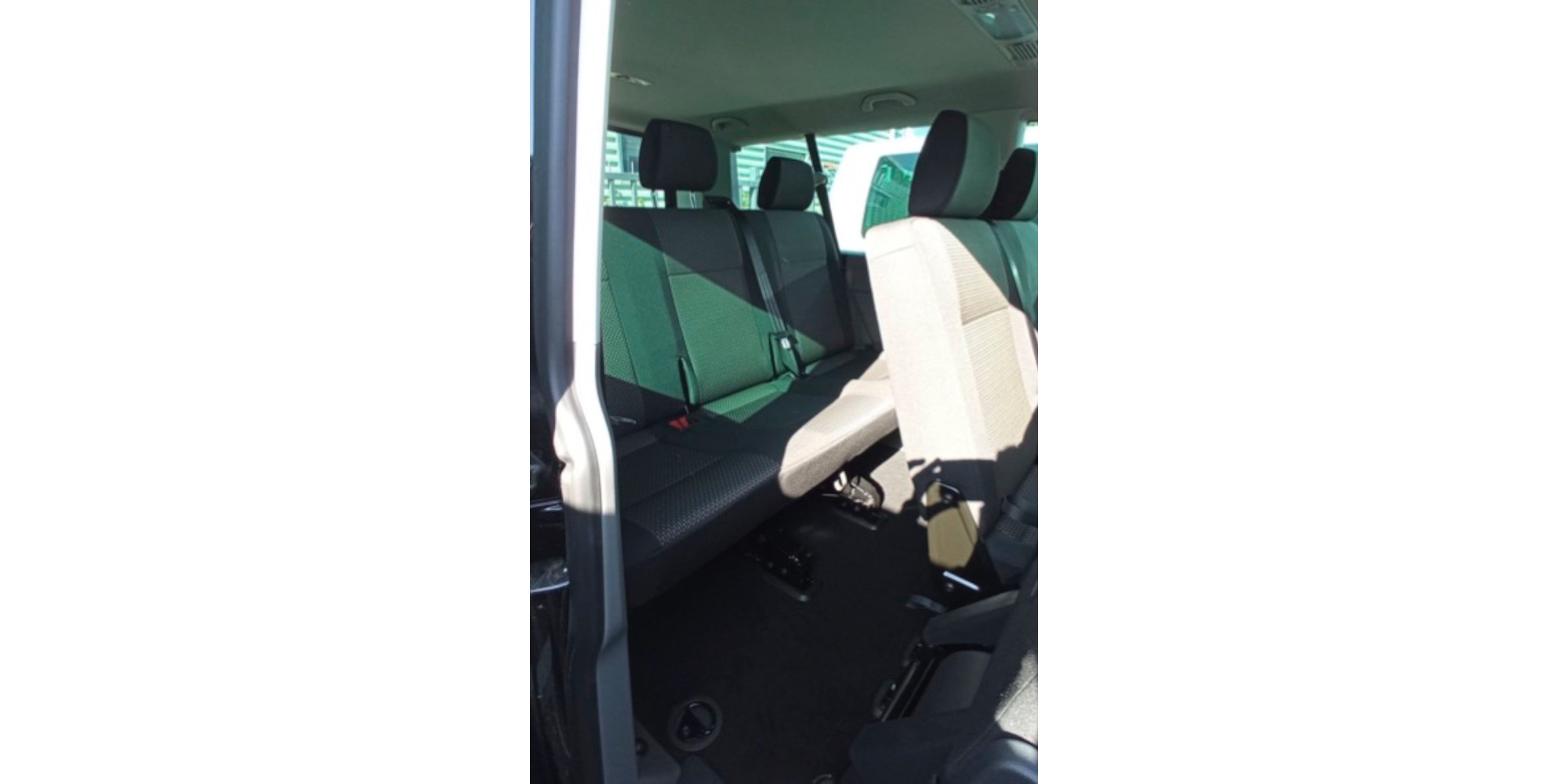 Volkswagen Caravelle 2.0 TDI | Space for 9