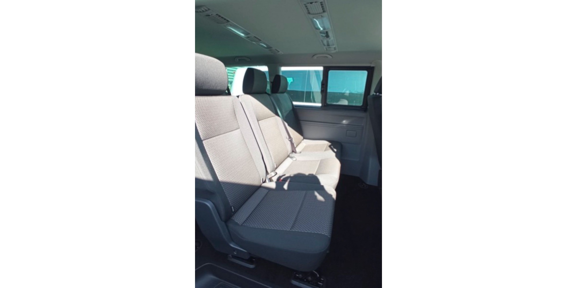 Volkswagen Caravelle 2.0 TDI | Space for 9