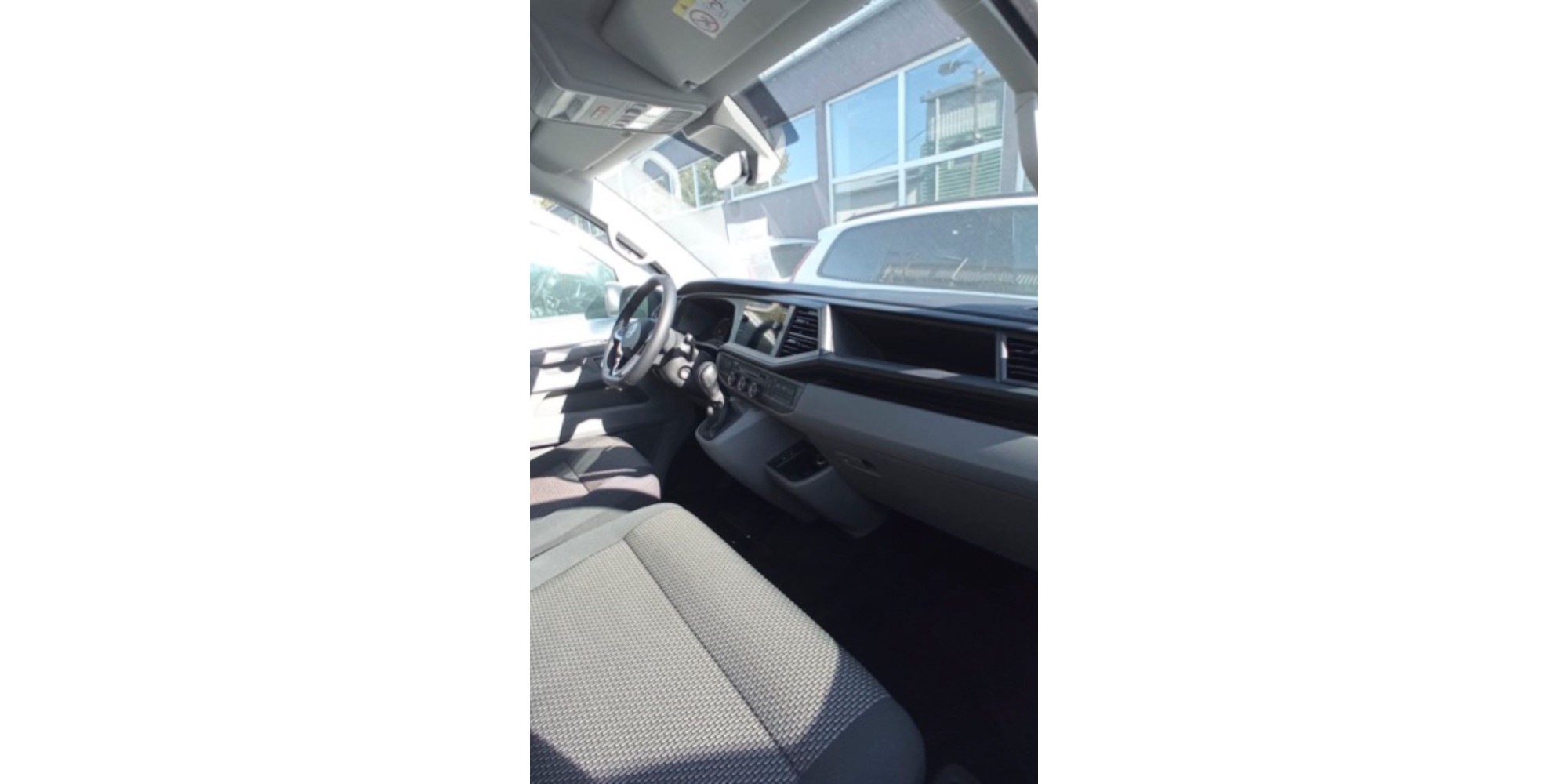 Volkswagen Caravelle 2.0 TDI | Space for 9