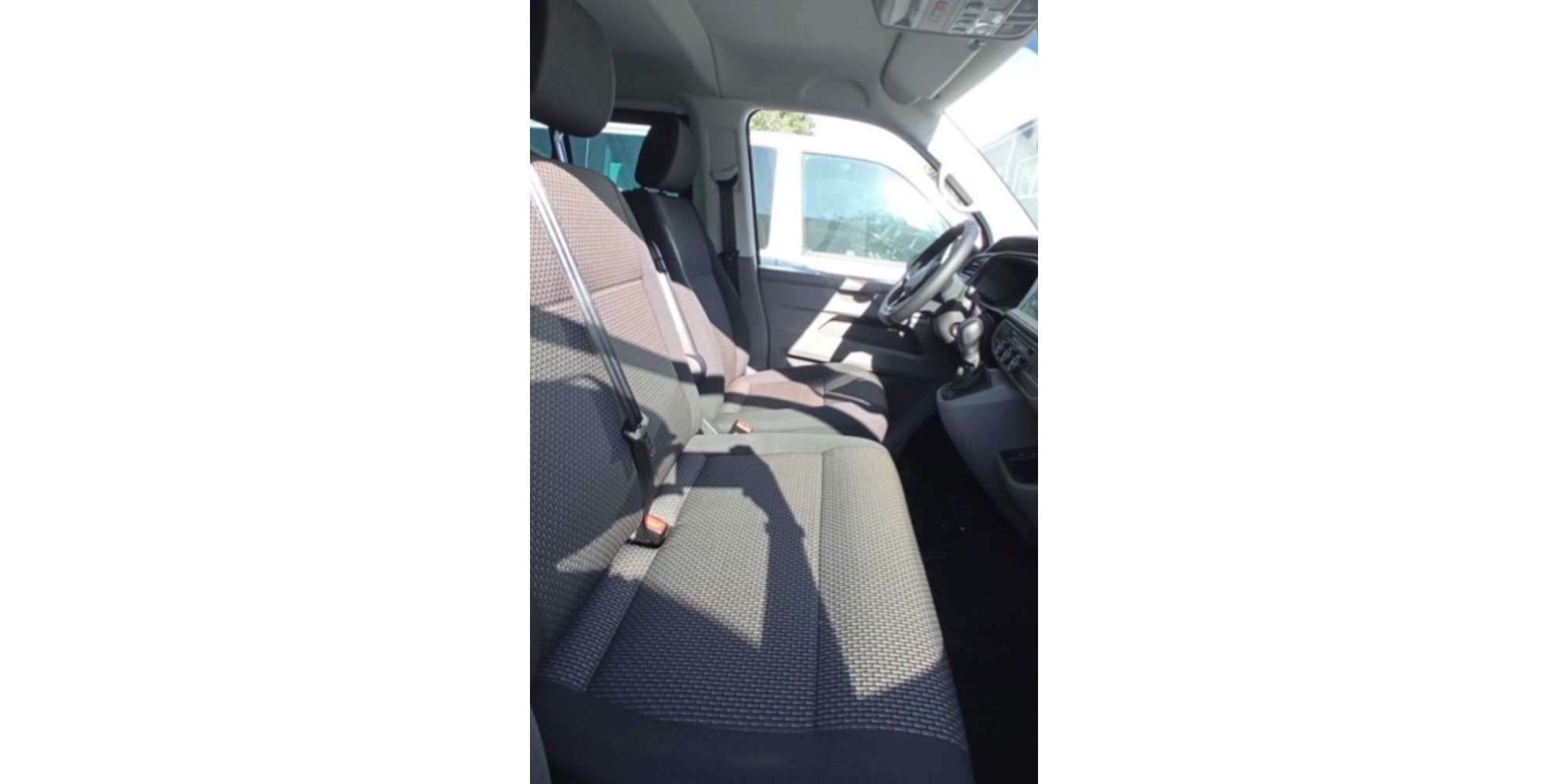 Volkswagen Caravelle 2.0 TDI | Space for 9