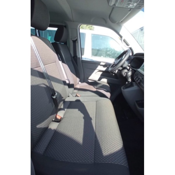 Volkswagen Caravelle 2.0 TDI | Space for 9