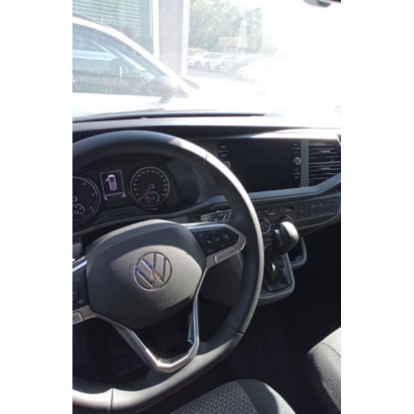 Volkswagen Caravelle 2.0 TDI | Space for 9