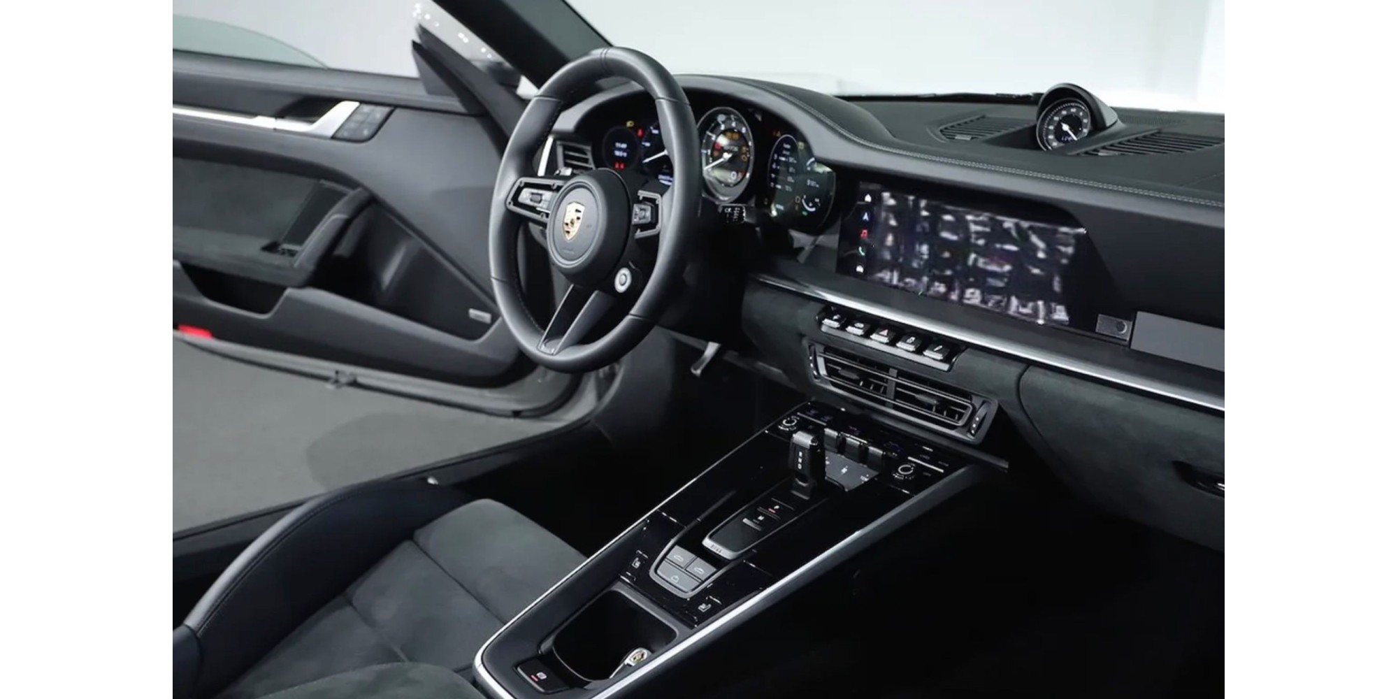 Porsche 911 992 GTS Cabrio | Open-Air Performance