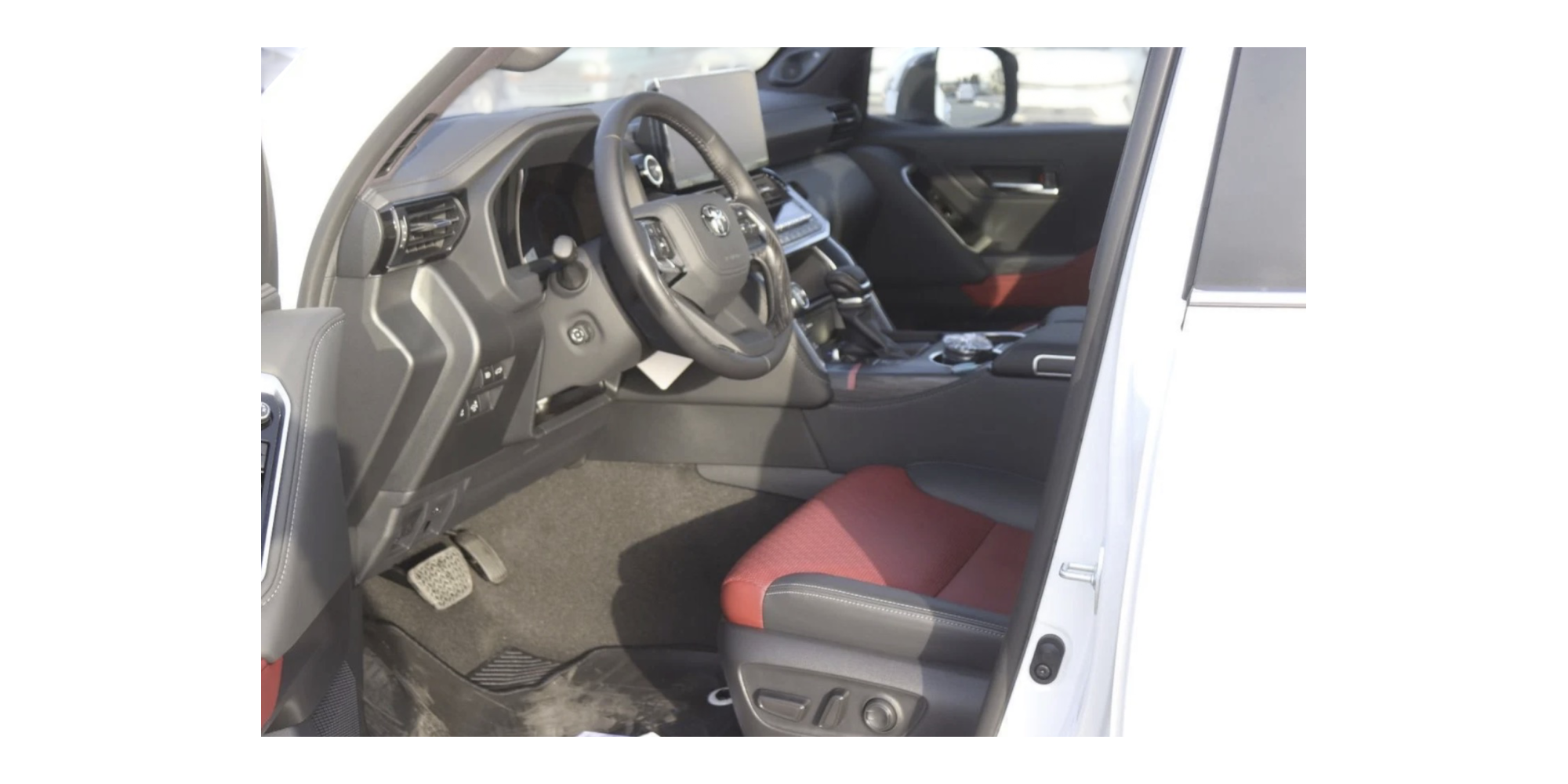 Toyota Land Cruiser 300 VXR 3.5L V6 Twin Turbo Hybrid 7 Seats