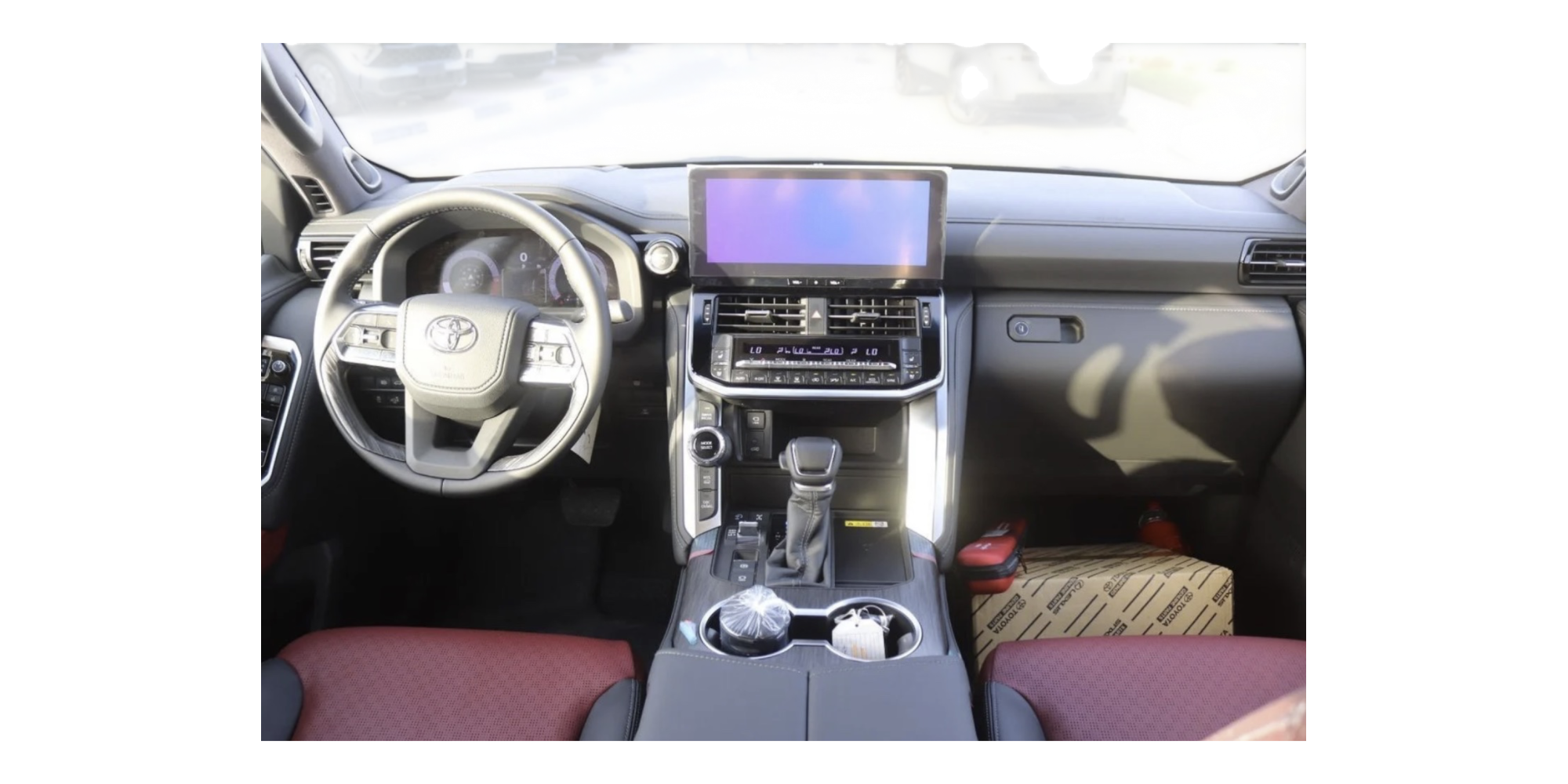 Toyota Land Cruiser 300 VXR 3.5L V6 Twin Turbo Hybrid 7 Seats