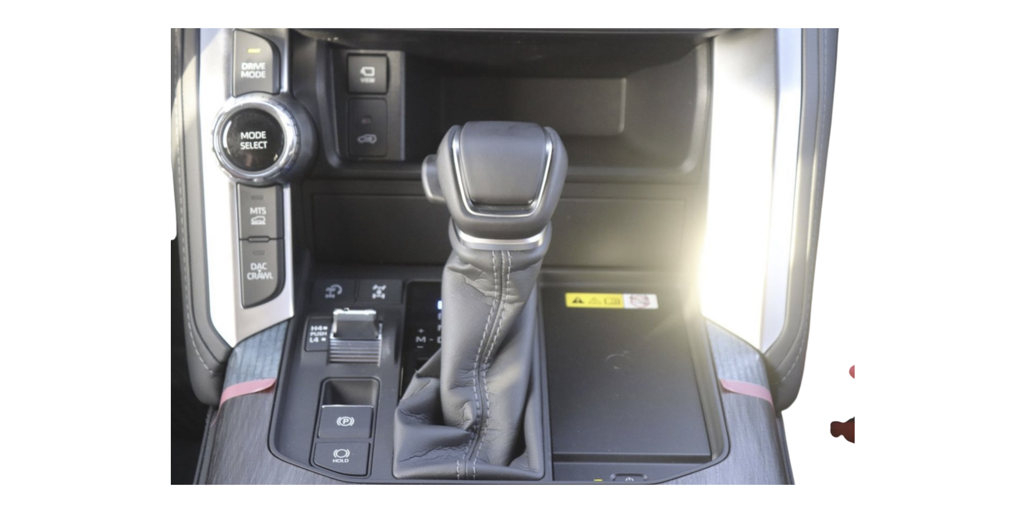 Toyota Land Cruiser 300 VXR 3.5L V6 Twin Turbo Hybrid 7 Seats