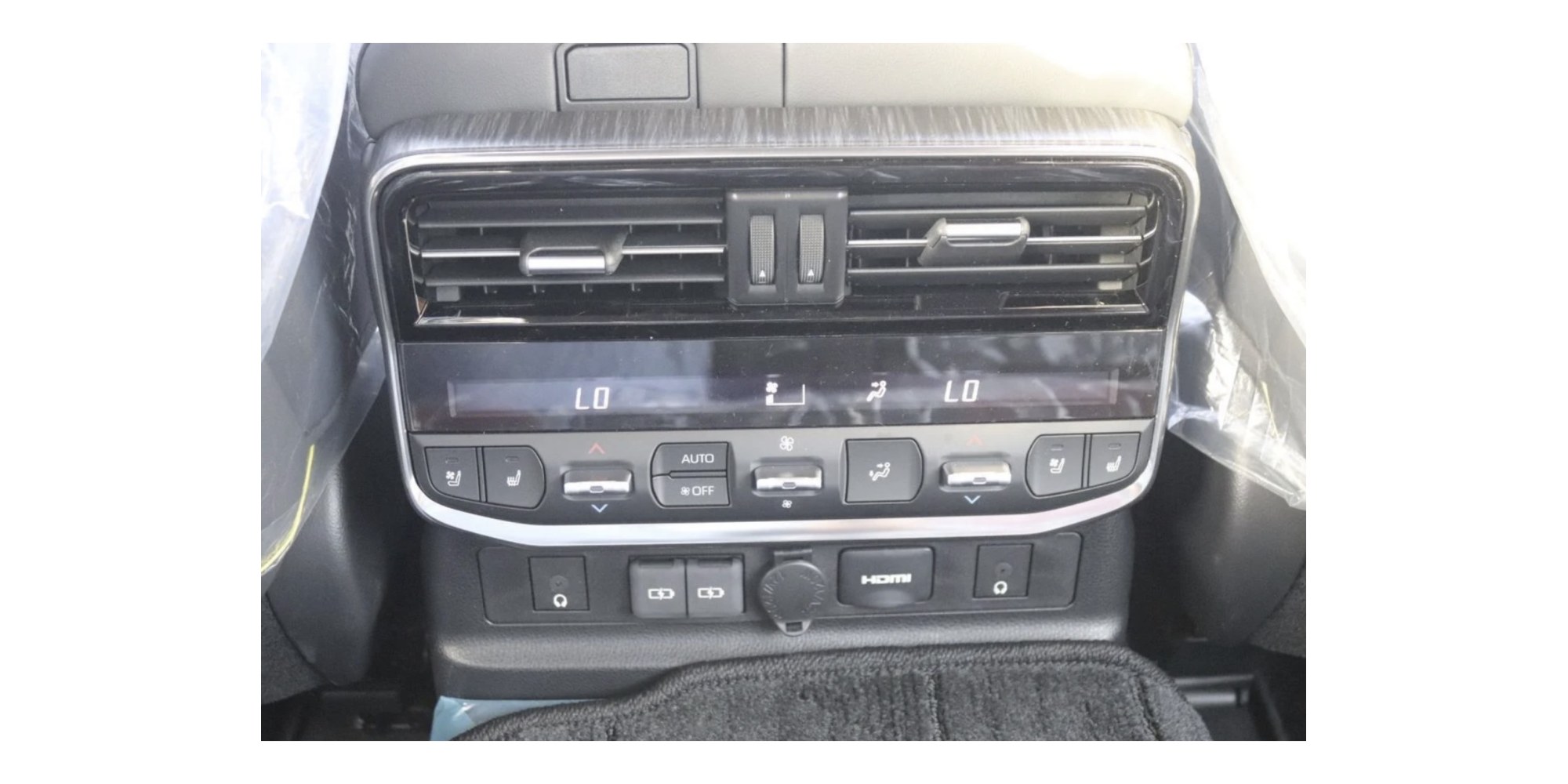 Toyota Land Cruiser 300 VXR 3.5L V6 Twin Turbo Hybrid 7 Seats