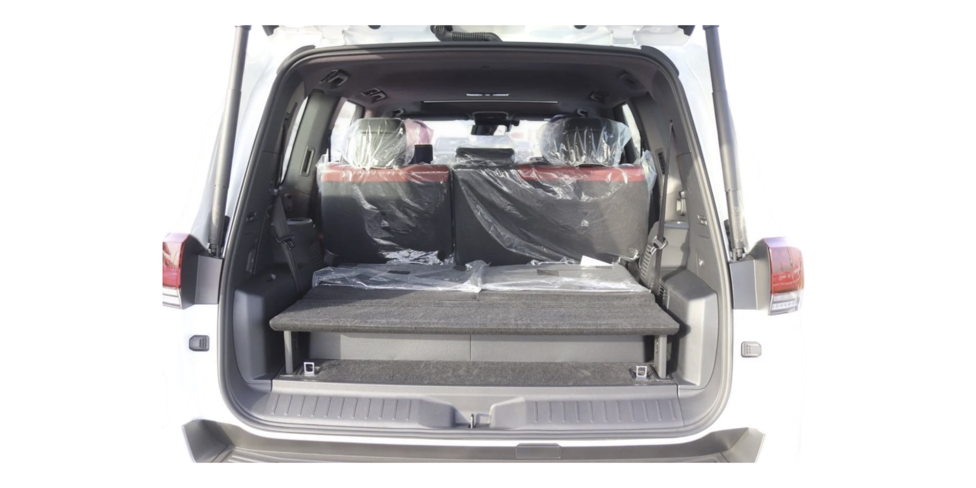 Toyota Land Cruiser 300 VXR 3.5L V6 Twin Turbo Hybrid 7 Seats