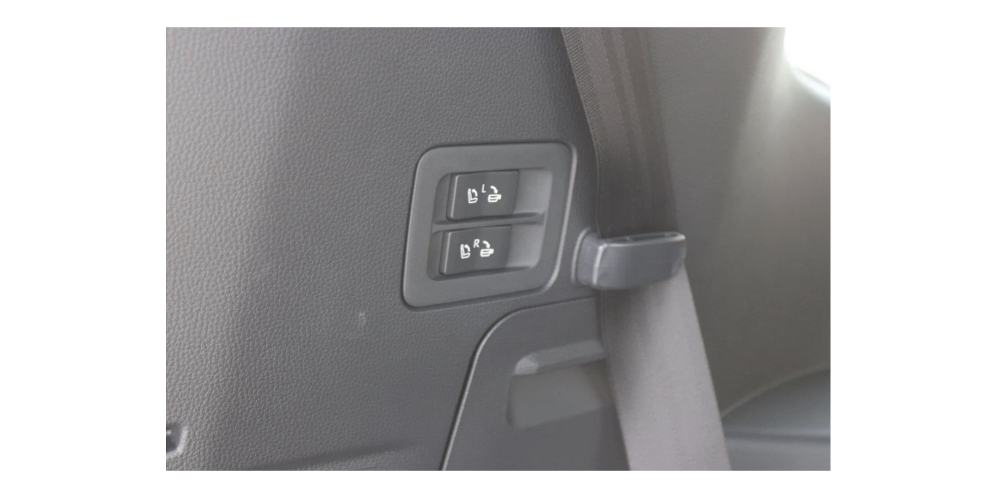 Toyota Land Cruiser 300 VXR 3.5L V6 Twin Turbo Hybrid 7 Seats