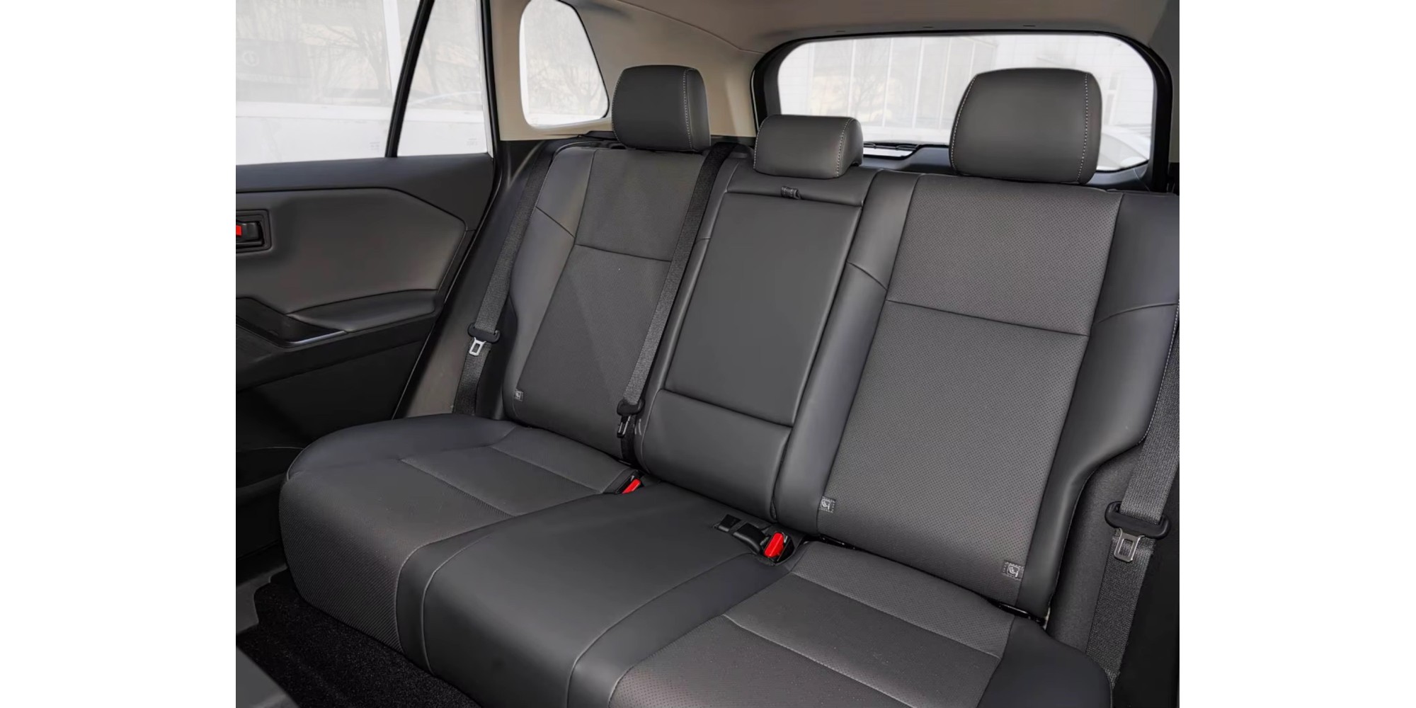 Toyota RAV4 2.0 Petrol 4WD Deluxe Edition Automatic