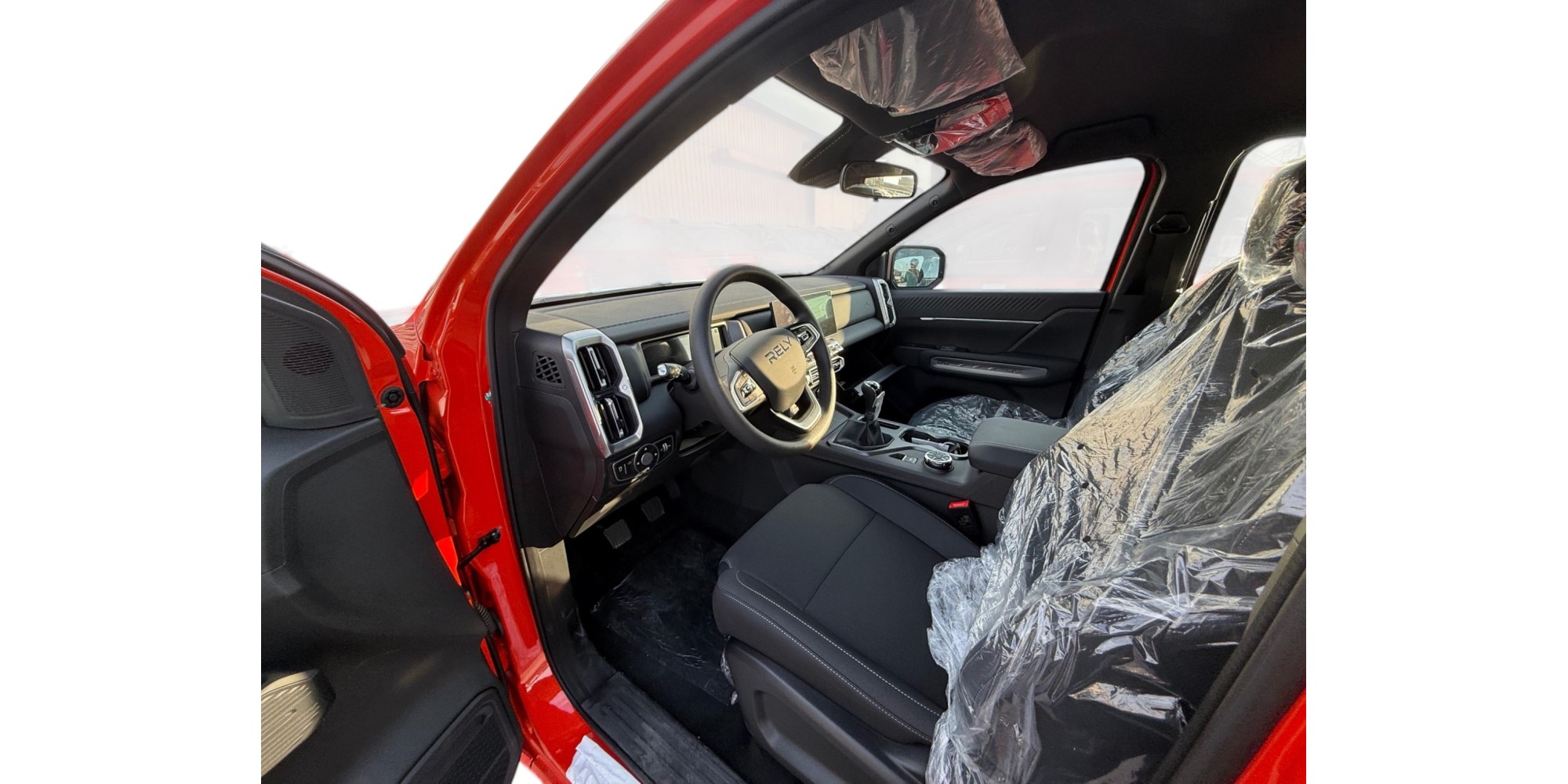 Rely R08 2.4 L Petrol Comfort 2WD Manual Transmission