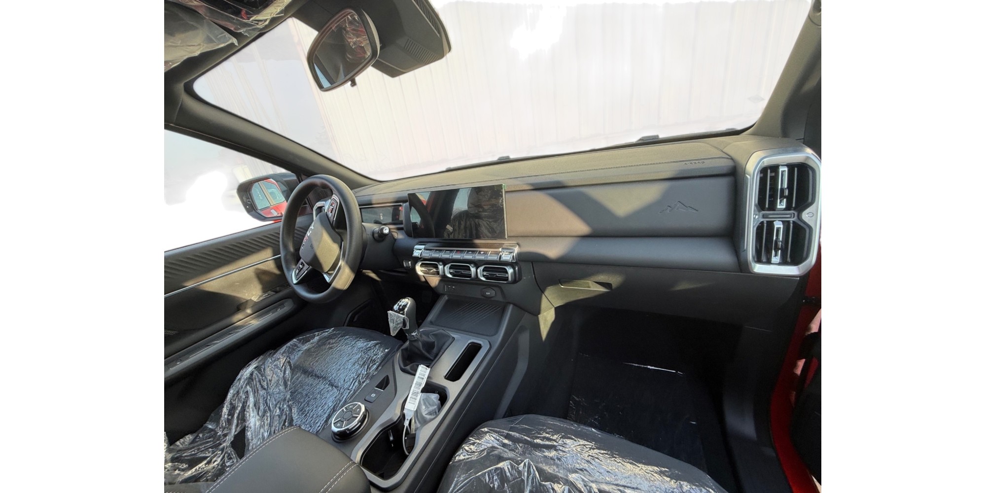 Rely R08 2.4 L Petrol Comfort 2WD Manual Transmission