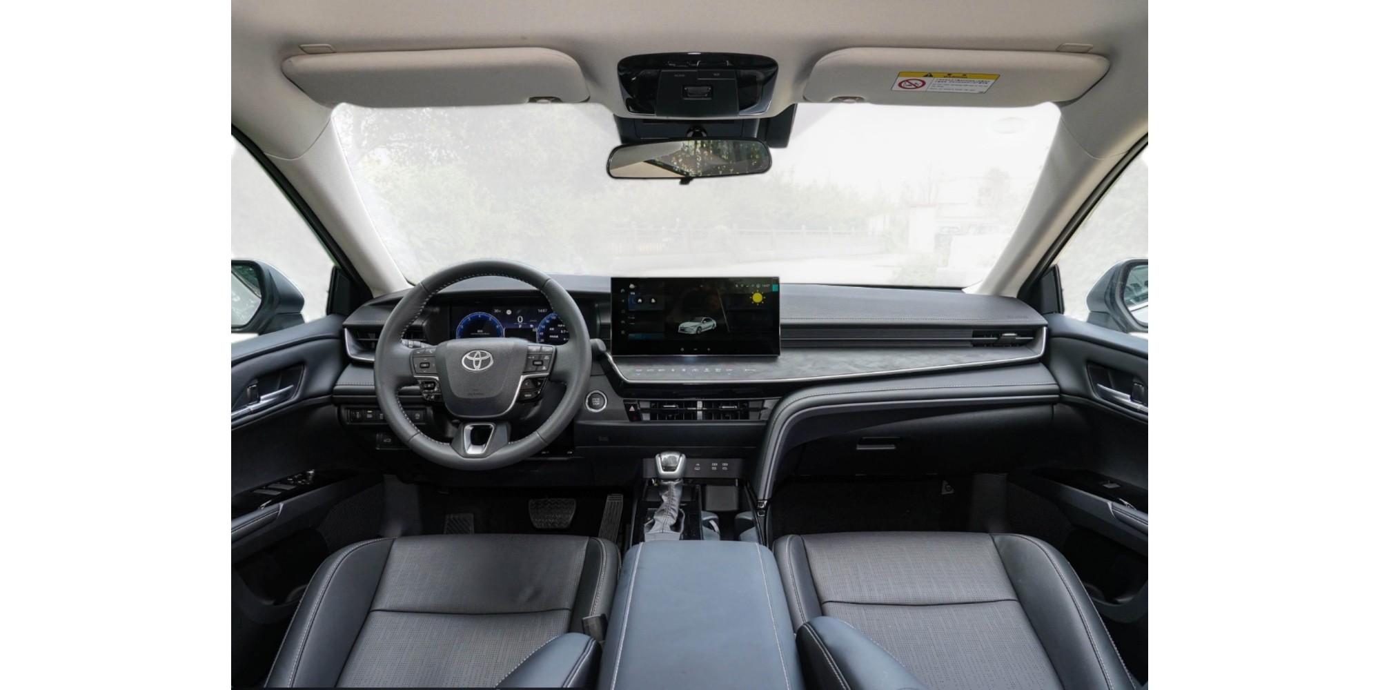 Toyota Camry 2.0 gasolina, versión Luxury, con cambio automático CVT