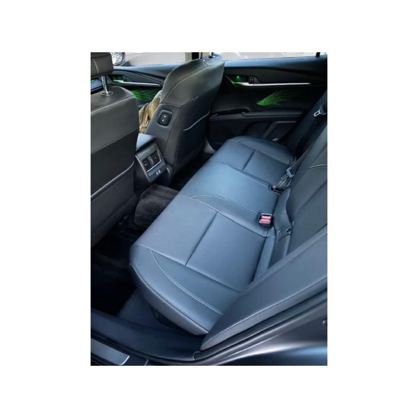 Toyota Camry 2.0 gasolina, versión Luxury, con cambio automático CVT