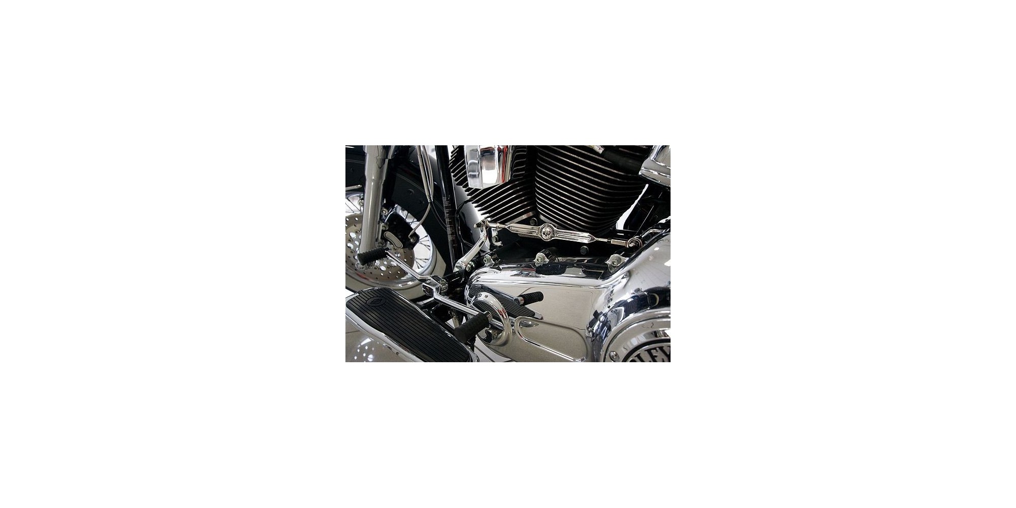 Harley-Davidson Softail | Deluxe Cruiser Motorcycle